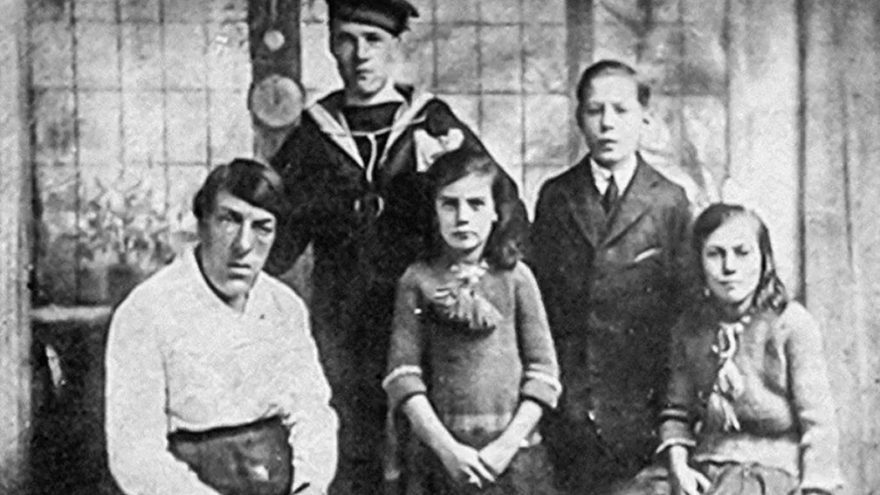  rarehistoricalphotos.com)
