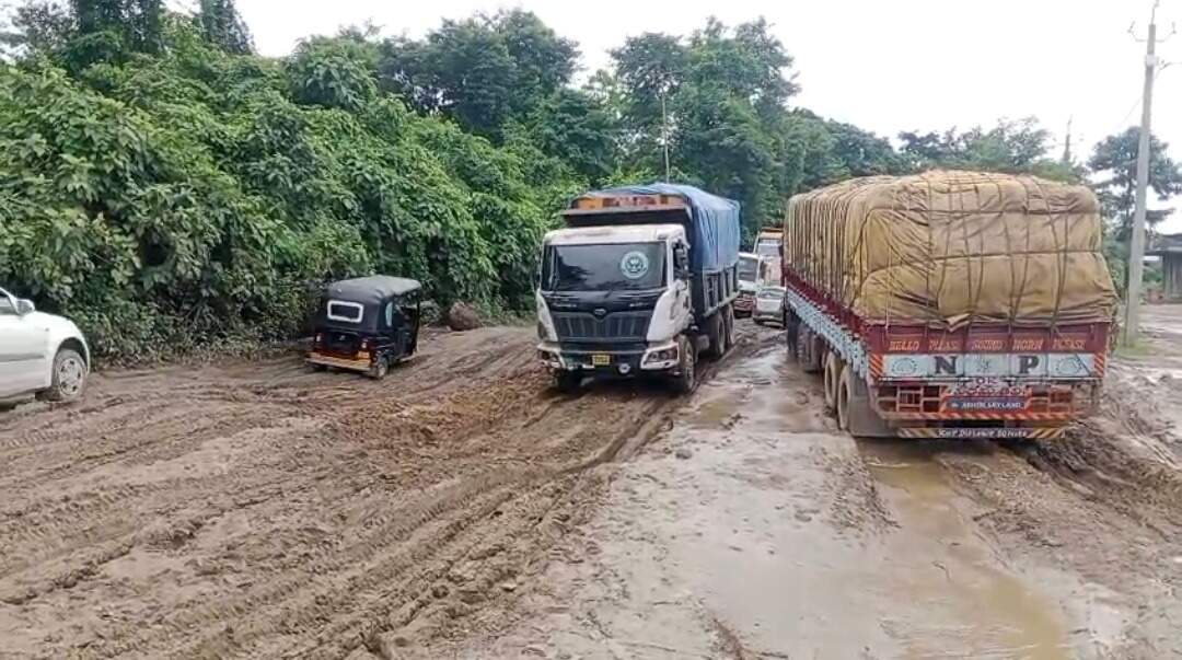 29d65104-fa22-4722-adb1-252173113514_Condition_of_NH_6_in_Cachar.jpg