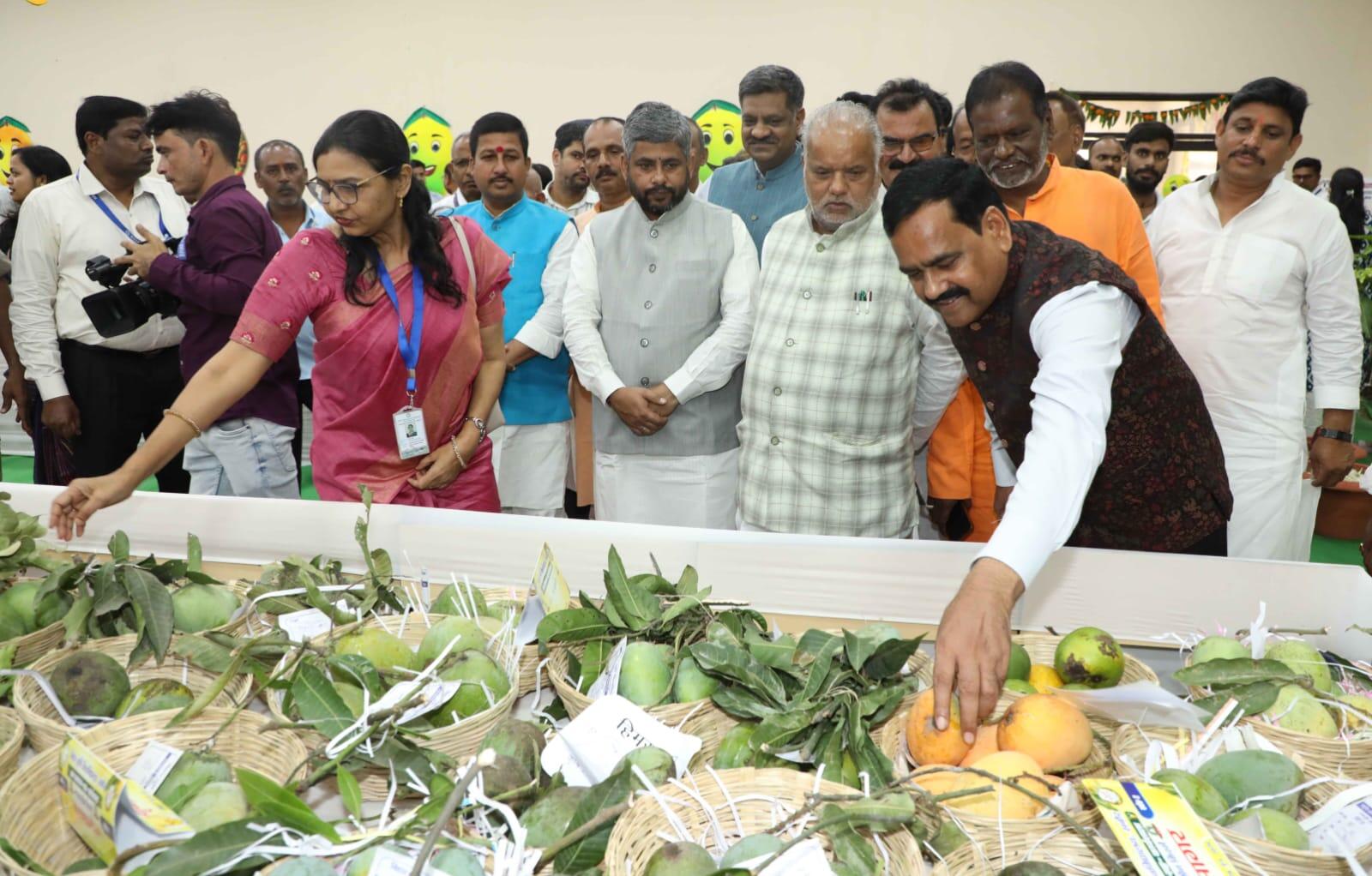 108d46f5-428a-4d6c-b0bc-d06d46fa1dba_28.06.2026_BGP_PHOTO-1-Bihar_Minister_Shrawan_Kumar_And_Others_Partcipating_In_Two-Day_National_Mango_Conclave_At_Bihar_Agricultural_University.jpeg