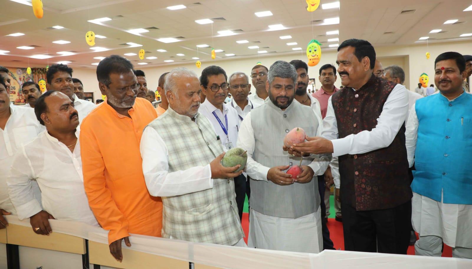 e6bea089-ec8d-4fc4-979d-051f804d8454_28.06.2026_BGP_PHOTO-3-Bihar_Minister_Shrawan_Kumar_And_Others_Partcipating_In_Two-Day_National_Mango_Conclave_At_Bihar_Agricultural_University.jpeg