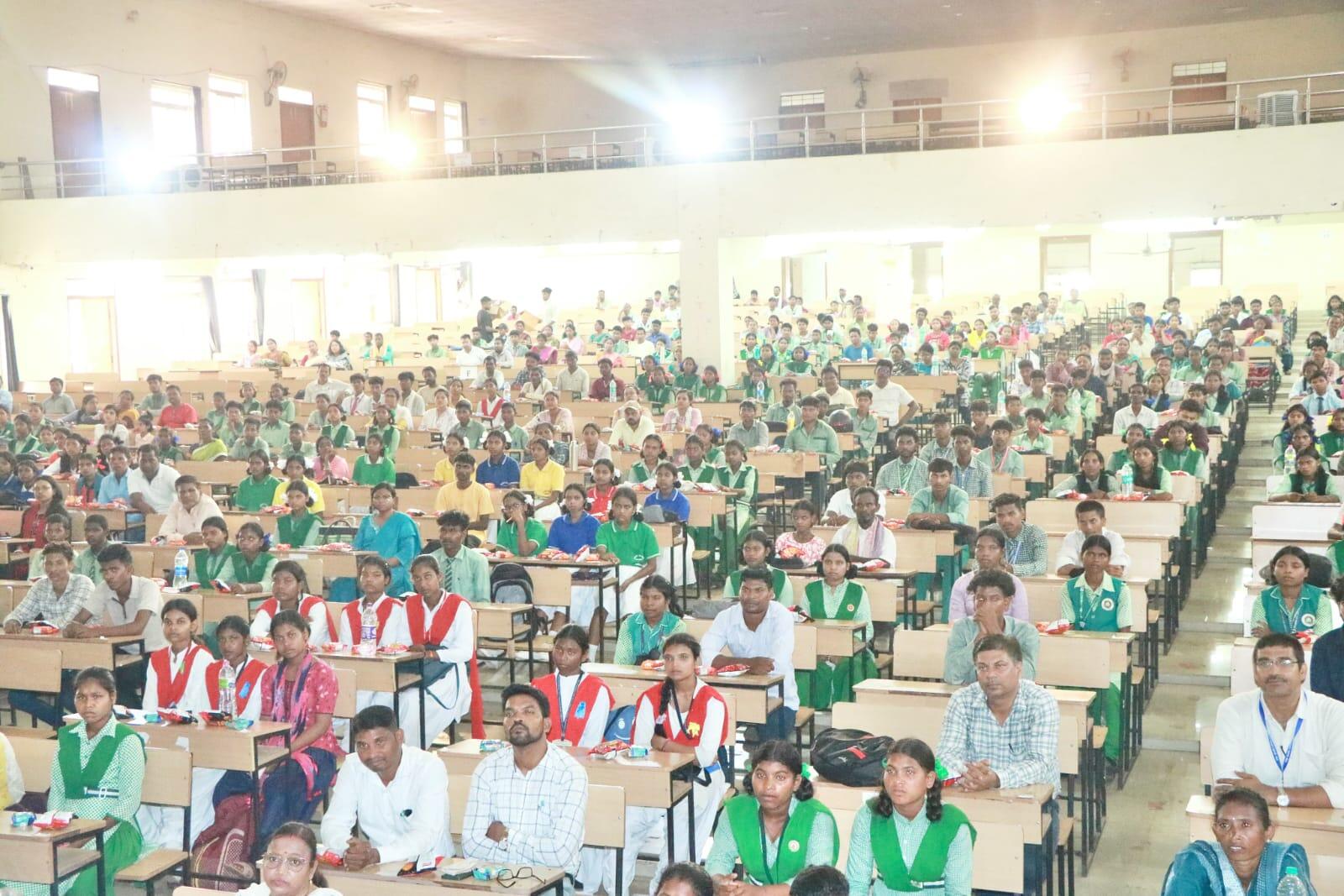 8e0bf28b-c281-40f1-af1e-2d9f0021b993_student5.jpg