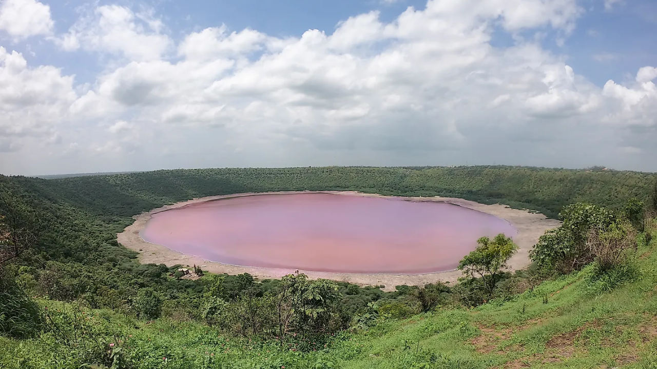 7 lakes created by meteor impacts around the world: From Lake Manicouagan to Clearwater Lakes
