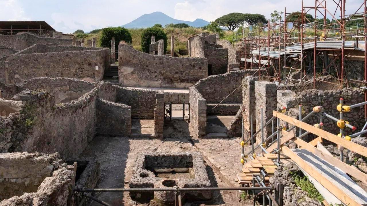 How Pompeii helped MIT scientists solve the ancient Roman concrete mystery