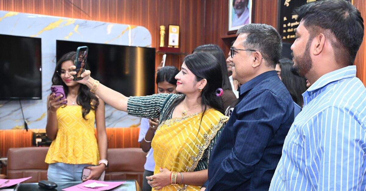 f0394229-9af7-417b-9b85-b718d81be500_dc_bokaro_with_social_media_influencers_1.jpg