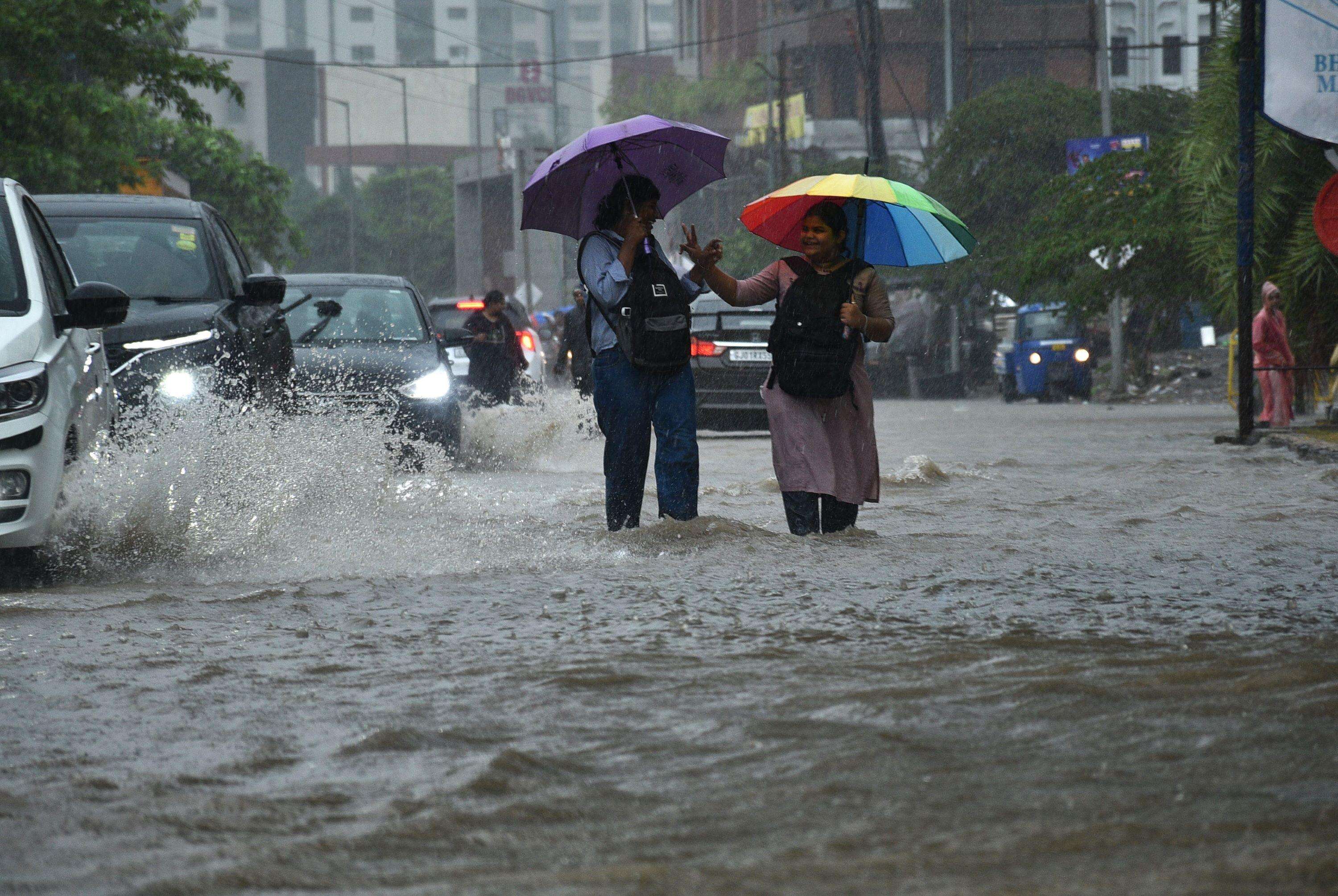 Rain lashes the city on Tuesday morning and disrupted the routine life Rain 01-Bhagwan Mahavir college road.JPG