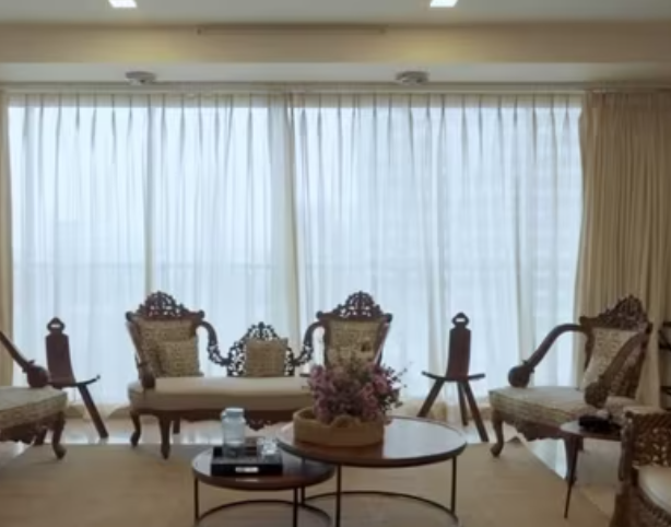 Sharvari's living area lined with antique furniture (Photo: YouTube/ Brut)