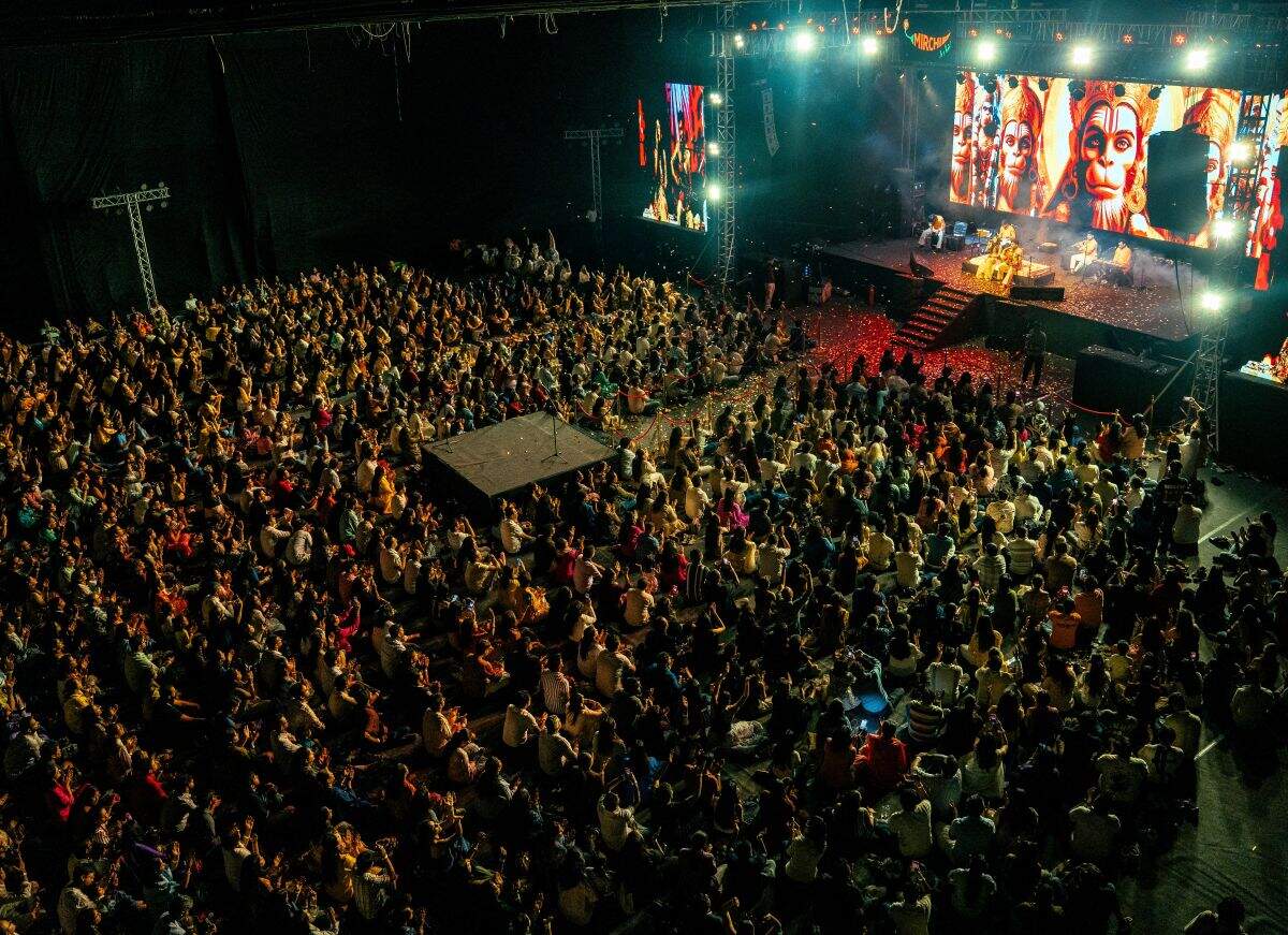 Jaipur audiences enjoying the bhajan jamming session