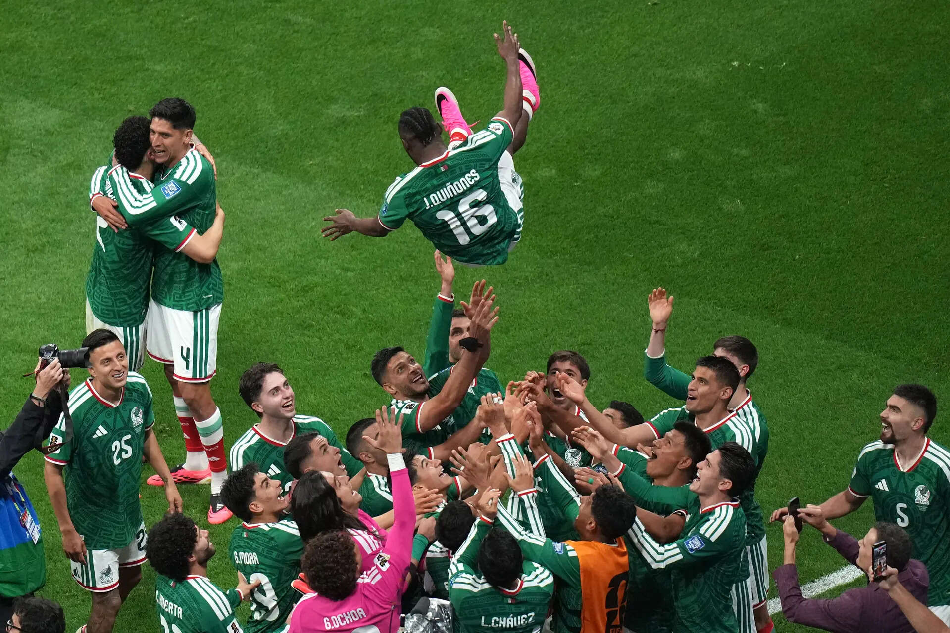 Ecuador Mexico WCup Soccer