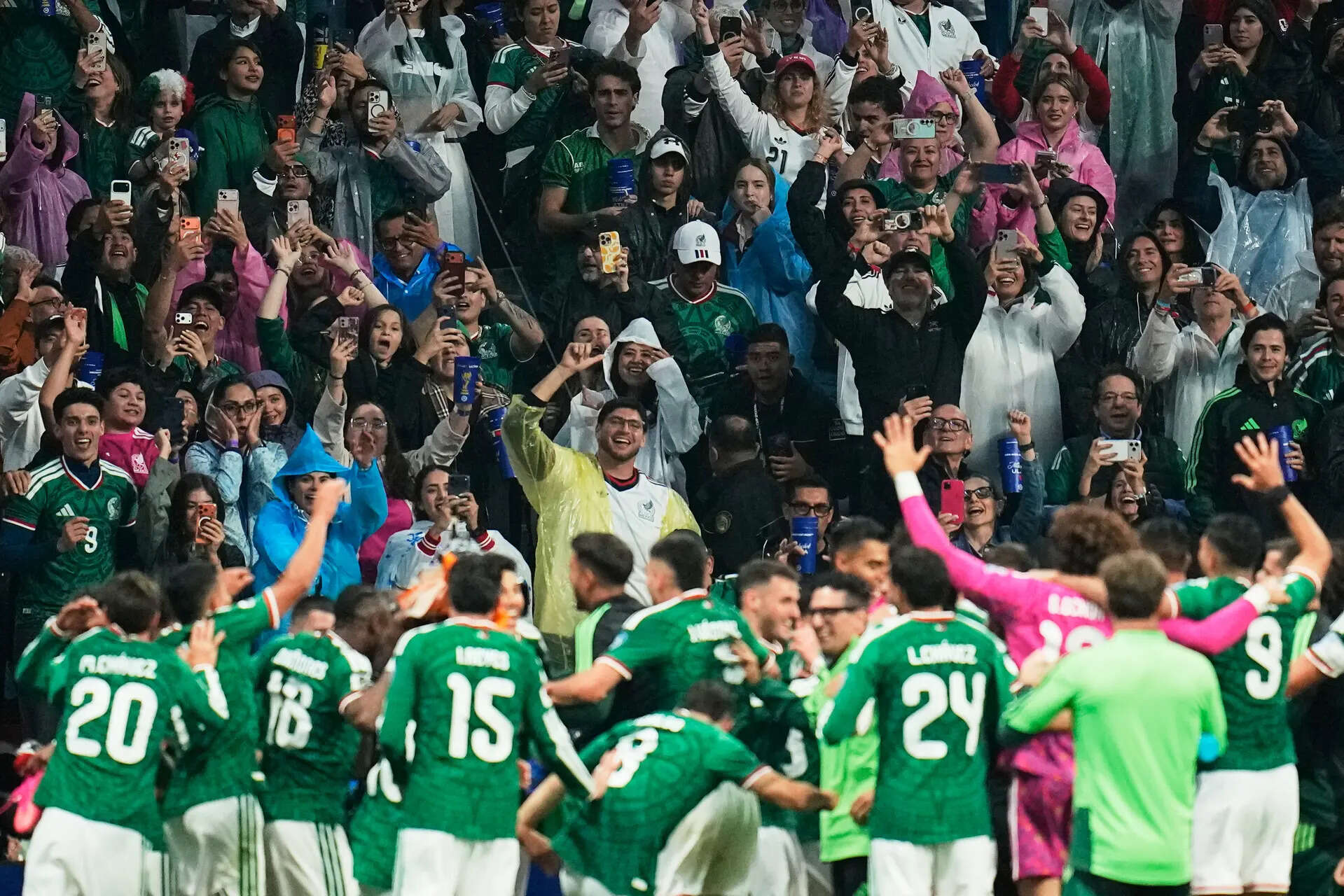 ecuador-mexico-wcup-soccer.jpg