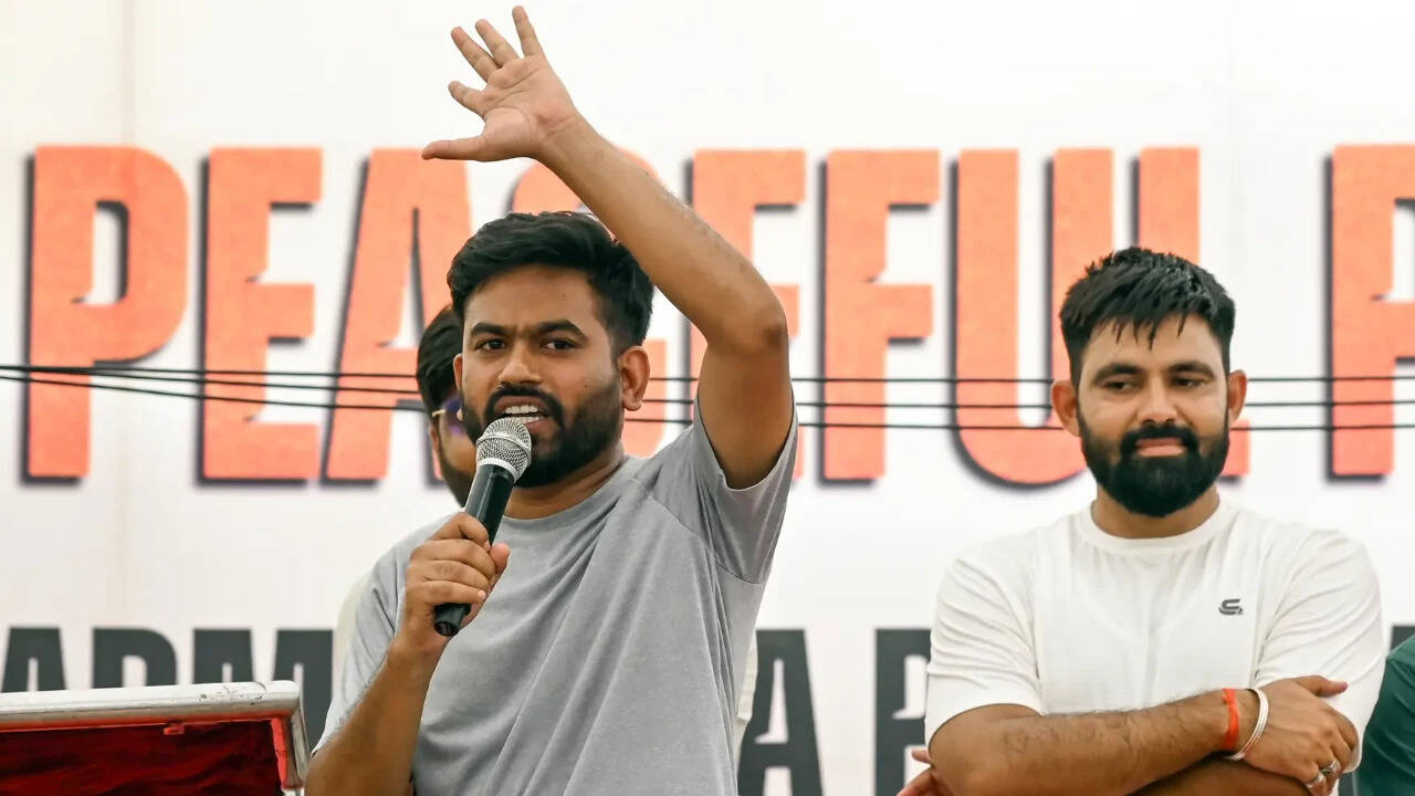Protesters Allege Phone Surveillance as 13-Day Demonstration Continues in Delhi