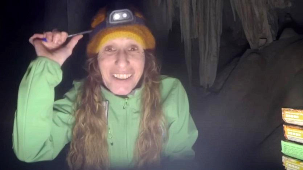 Spanish athlete locked herself inside a 230-foot-deep cave for 500 days in an unusual experiment. When she came out, she thought only 160 days had passed