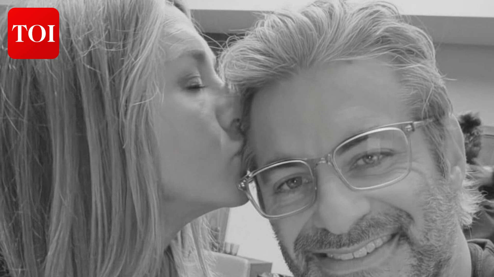 ​Jennifer Aniston enjoys summer with friends and Jim Curtis​<br>