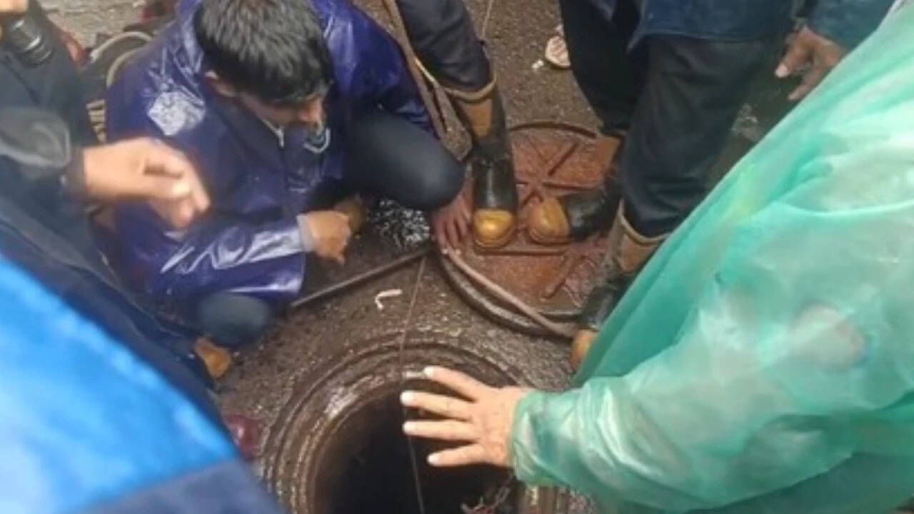 60-year-old man dies after falling into uncovered manhole in Mumbai
