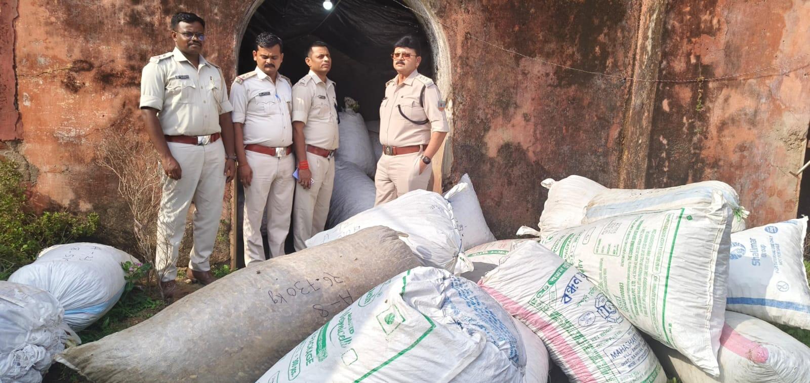 9eb5a774-021a-413f-9b79-0afb738d3b0c_Recovered_poppy_husk_in_Hazaribag_on_Thursday.Vishvendu_Jaipuriar.jpg