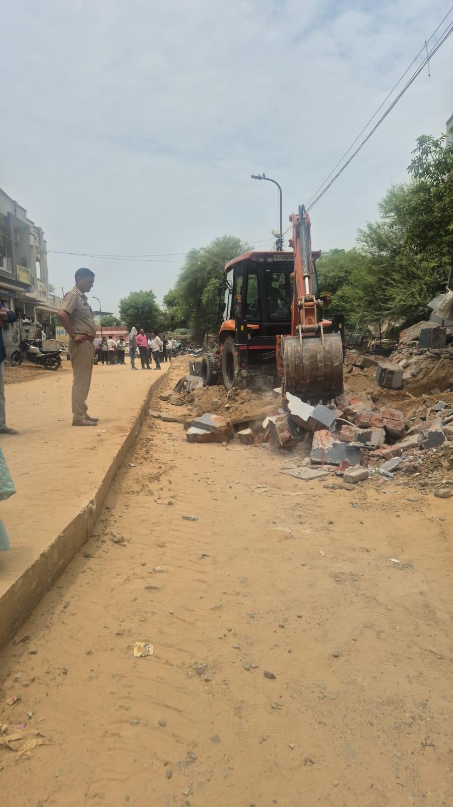 JDA clears encroachments along Harmada’s 60-ft sector road (1).jpeg