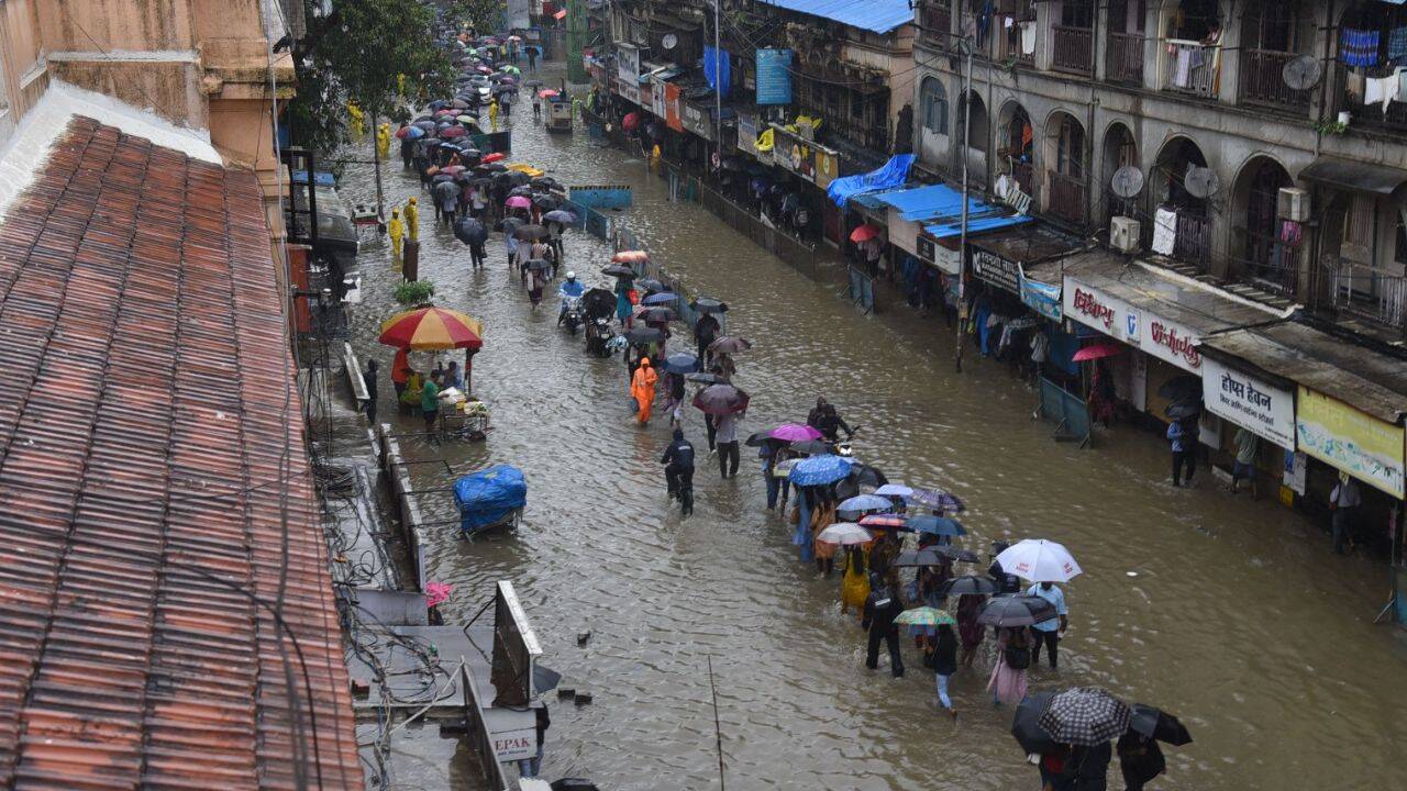 IMD Issues Orange Alert for Mumbai and Three Nearby Districts Amid Heavy Monsoon