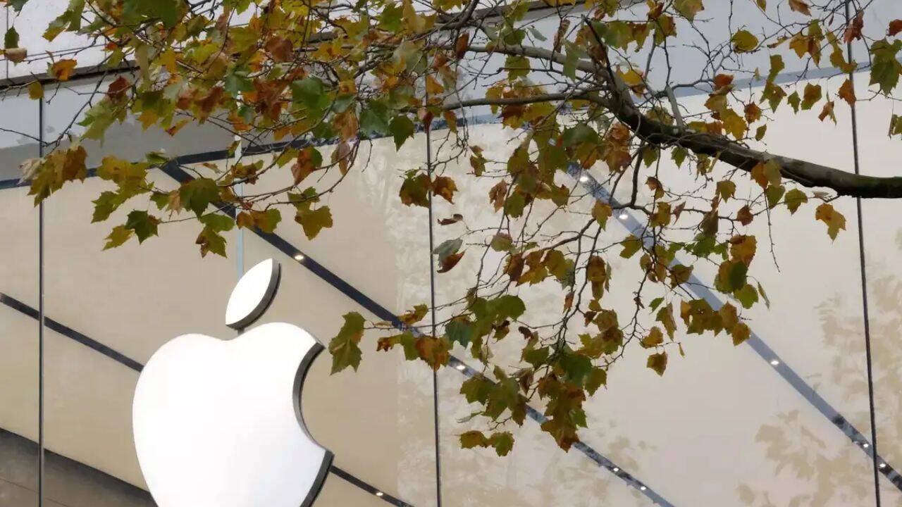 Russia threatens Apple with $51.6 million fine over iPhone app policies