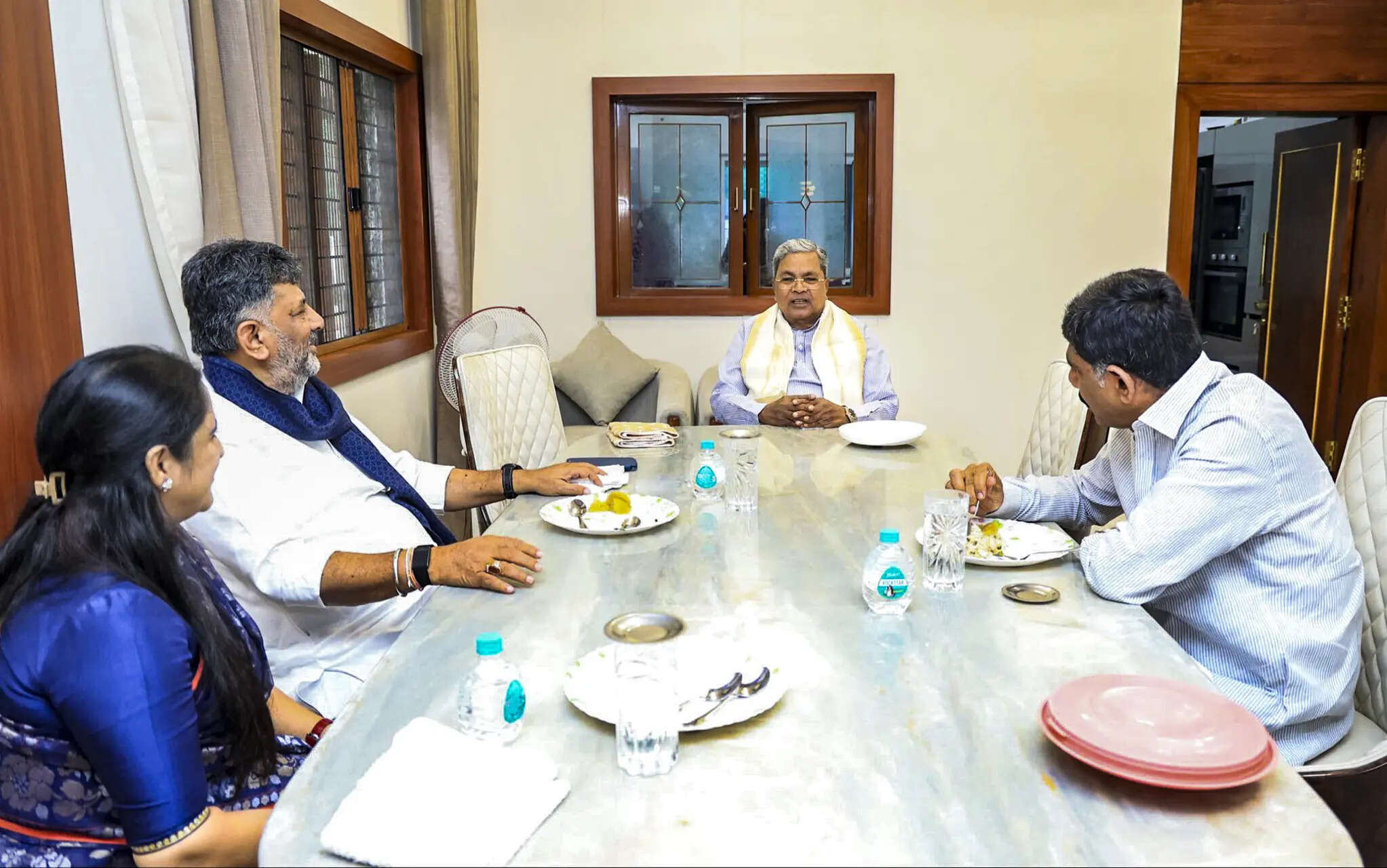 CM Shivakumar meets Siddaramaiah