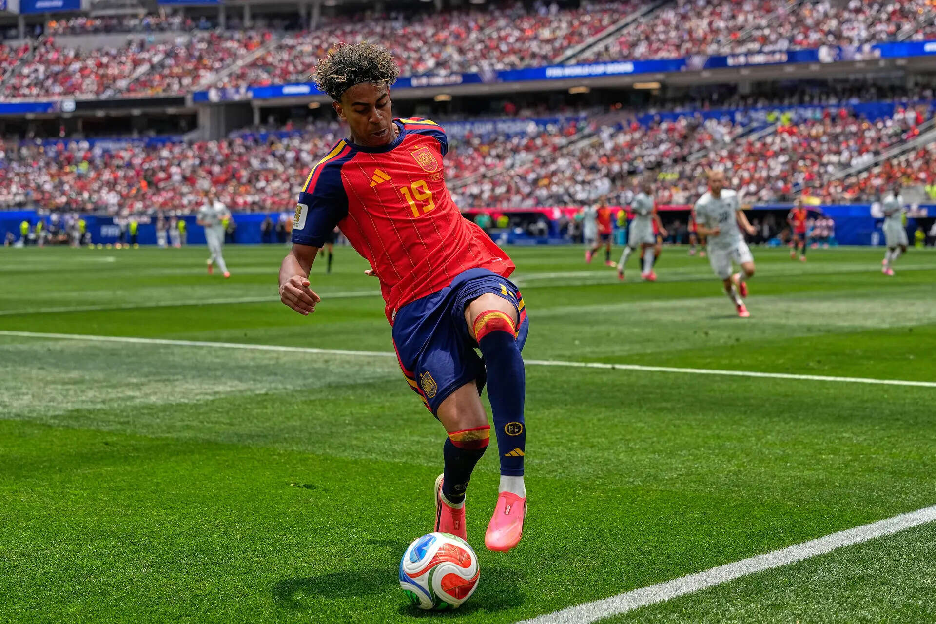 Lamine Yamal without a goal, yet Spain's young superstar is attacking threat in a 3-0 knockout win