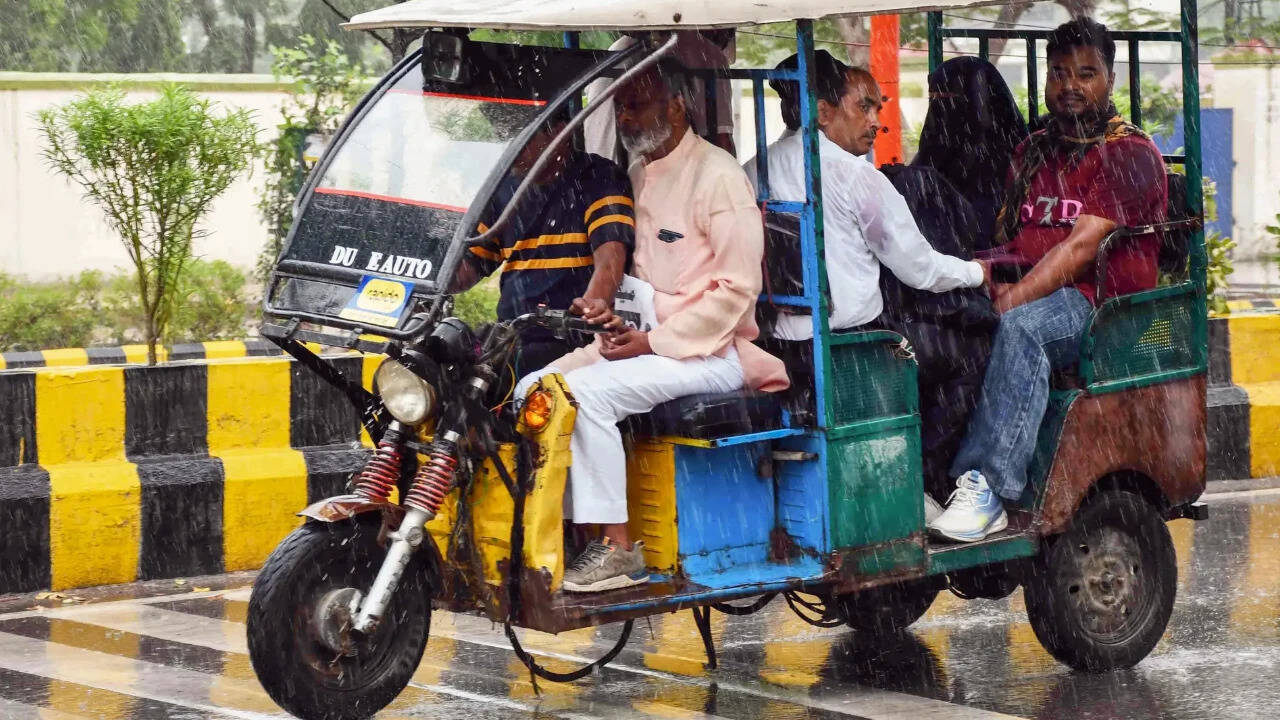Government Bans Chinese Battery Apps Remotely Disabling E-Rickshaws