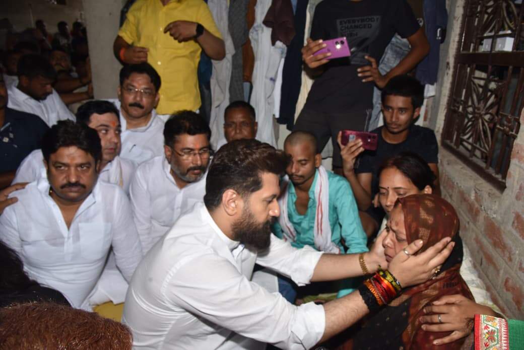 6c834c0e-7826-49dd-b3c7-574328253e7f_Chirag_Paswan_with_deceased_Bharat_Bhushan_Tiwaris_mother_at_Bilauti_in_Bhjojpur_on_Friday.jpeg