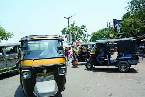Maharashtra Pink E-Rickshaw Scheme Faces Implementation Delays