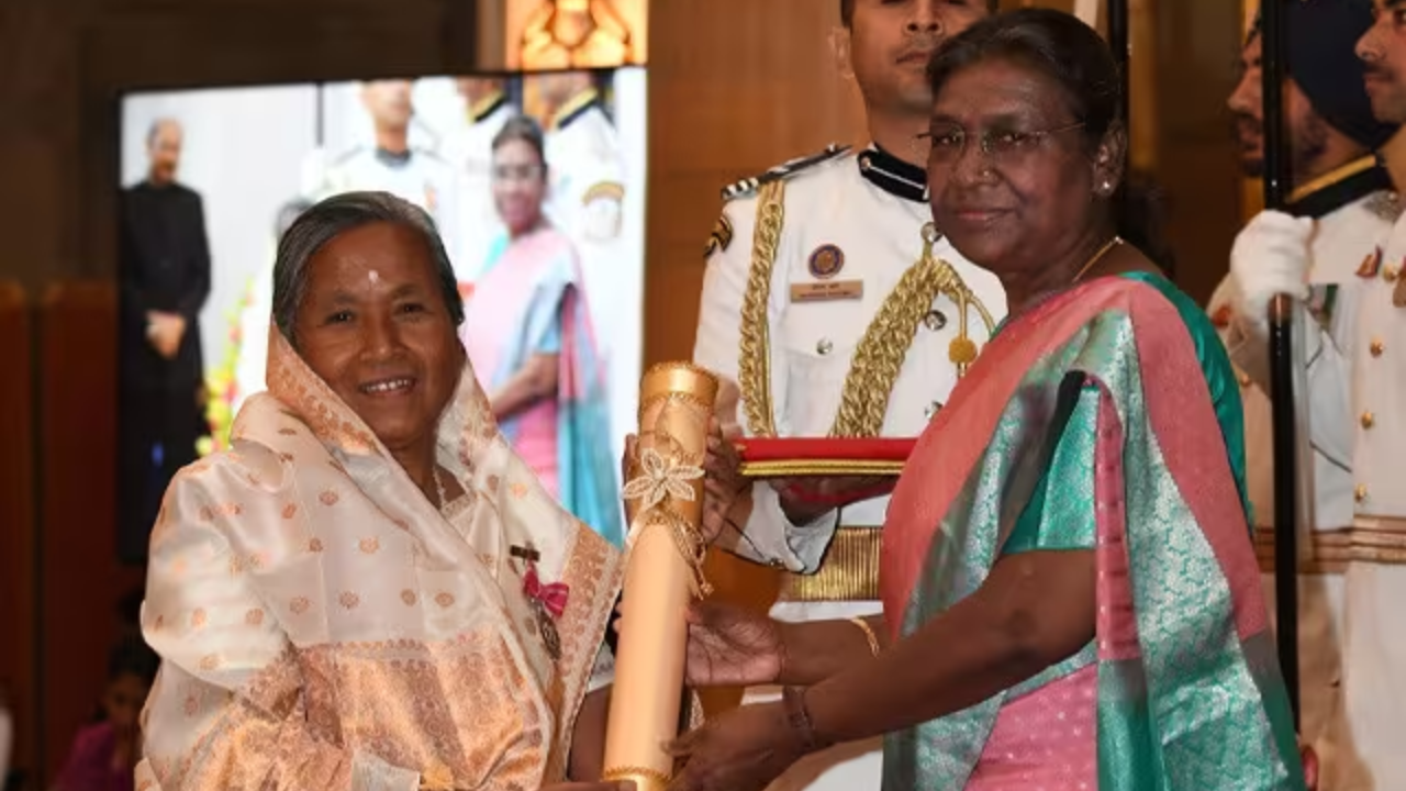 Hemoprova Chutia receiving the Padma Shri from President of India Droupadi Murmu in 2023.​