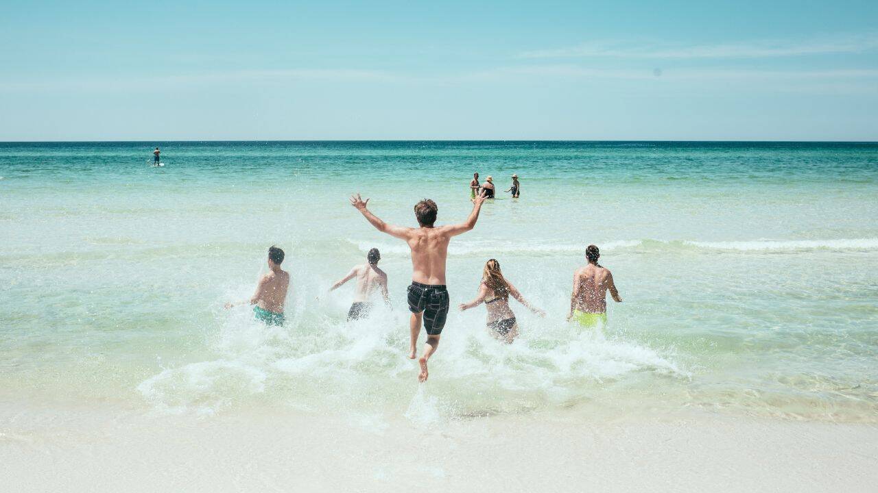 Happy travellers1