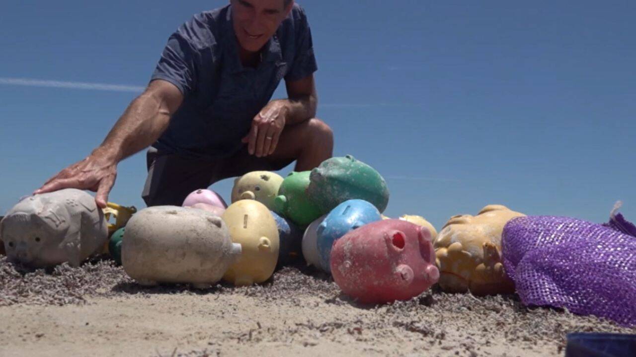 Mystery piggy banks appear on Texas shoreline, but how much cash was inside?