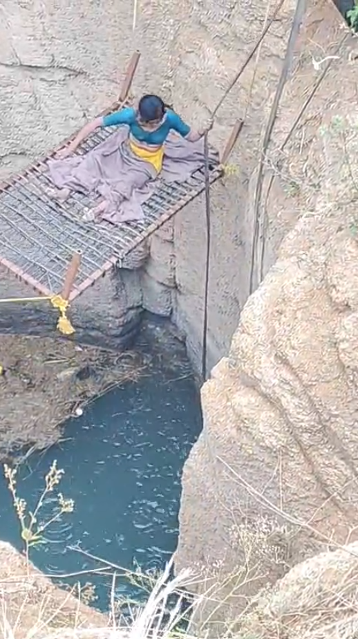 woman in well02.png