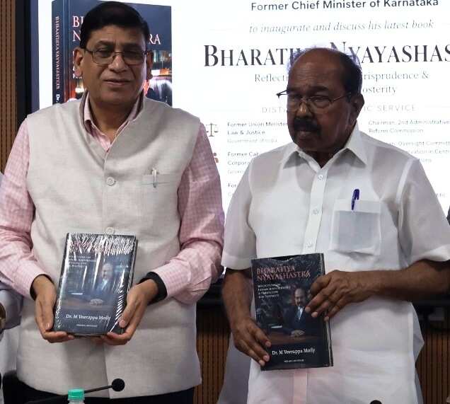 148b3648-8d06-40e3-97c0-608861a260ad_Karnatakas_former_CM_Veerapa_Moily_with_CNLU_vice-chancellor_Faizan_Mustafa_in_Patna_on_Saturday.jpg