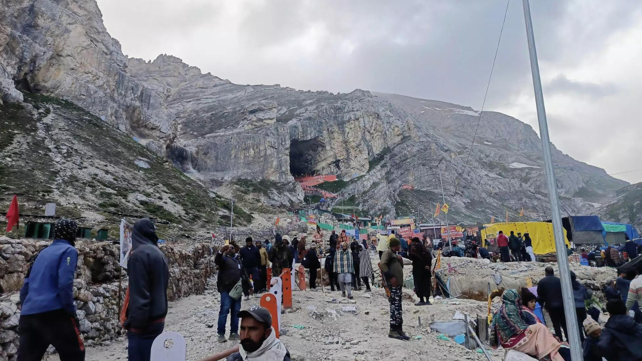 12k pilgrims visit Amarnath; 3rd batch of 4.8k leave for ice Shivling darshan