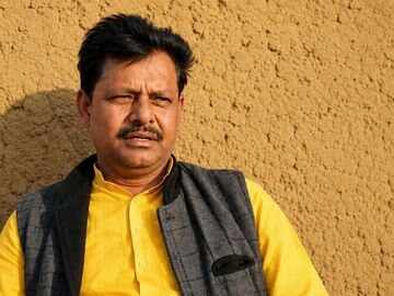 2f5385cf-faaa-44a8-856b-ff5978f11043_Mukhiya_Ramkeshwar_Yadav_in_Chatra.Vishvendu_Jaipuriar.jpg