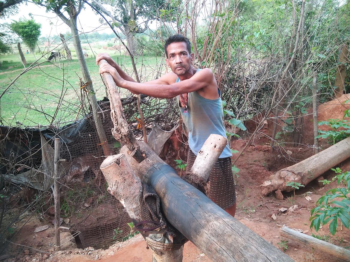 Ganesh Mahto 6b51b3b5-bcf7-41c8-9986-237b4941a0ed_DC_visited_to_see_the_well_dug_by_farmer_in_bokaro_1.jpg