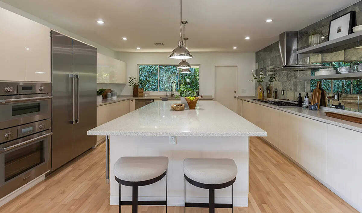 Hillary Campbell) 3446Caribeth-Josh-Duhamel-kitchen