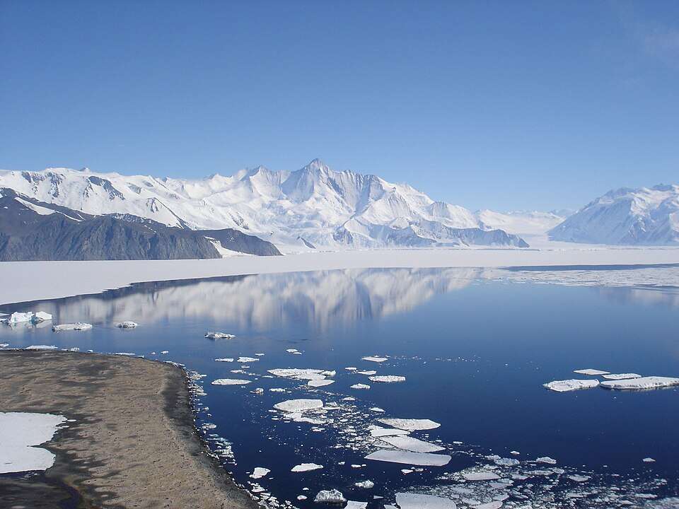 Wikimedia Commons Mt_Herschel,_Antarctica,_Jan_2006