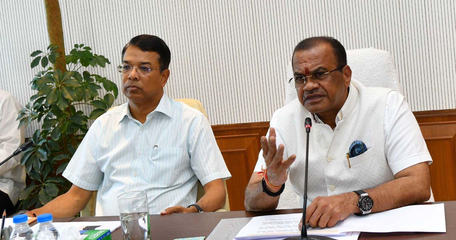 Komatireddy lays foundation for ₹338 crore four-lane road project
