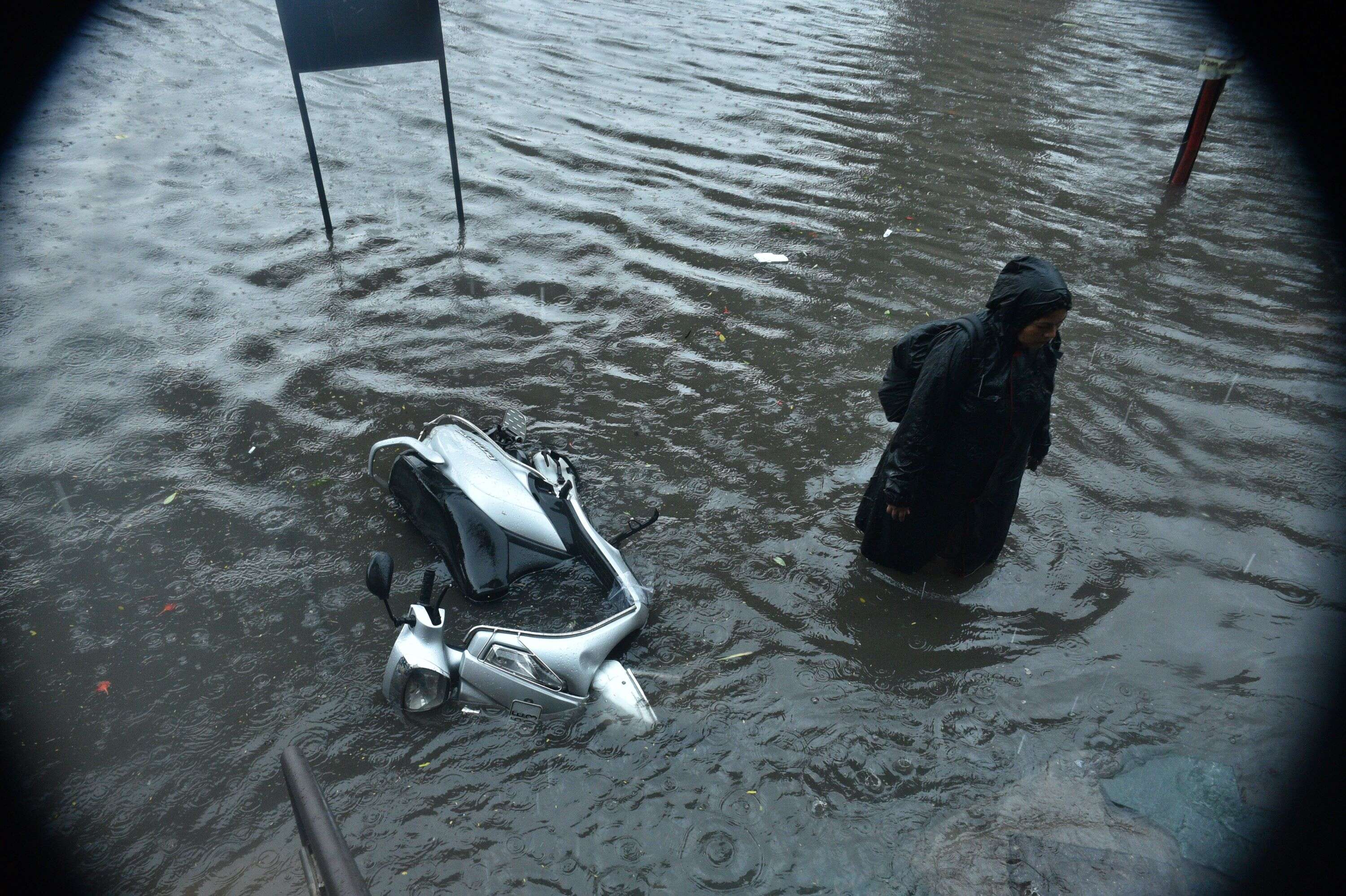 Rain-L P Savani road (4).JPG