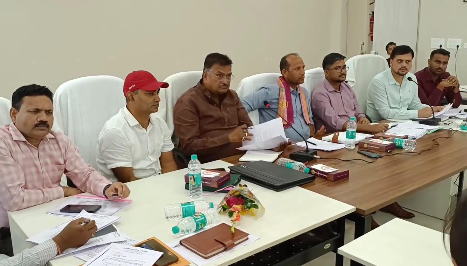 d636699c-dfd6-40fd-be61-8c477d2250a1_Hazaribag_MP_Manish_Jaiswalthird_from_left_in_board_meeting_of_municipal_corporation_on_Wednesday.Vishvendu_Jaipuriar.jpg