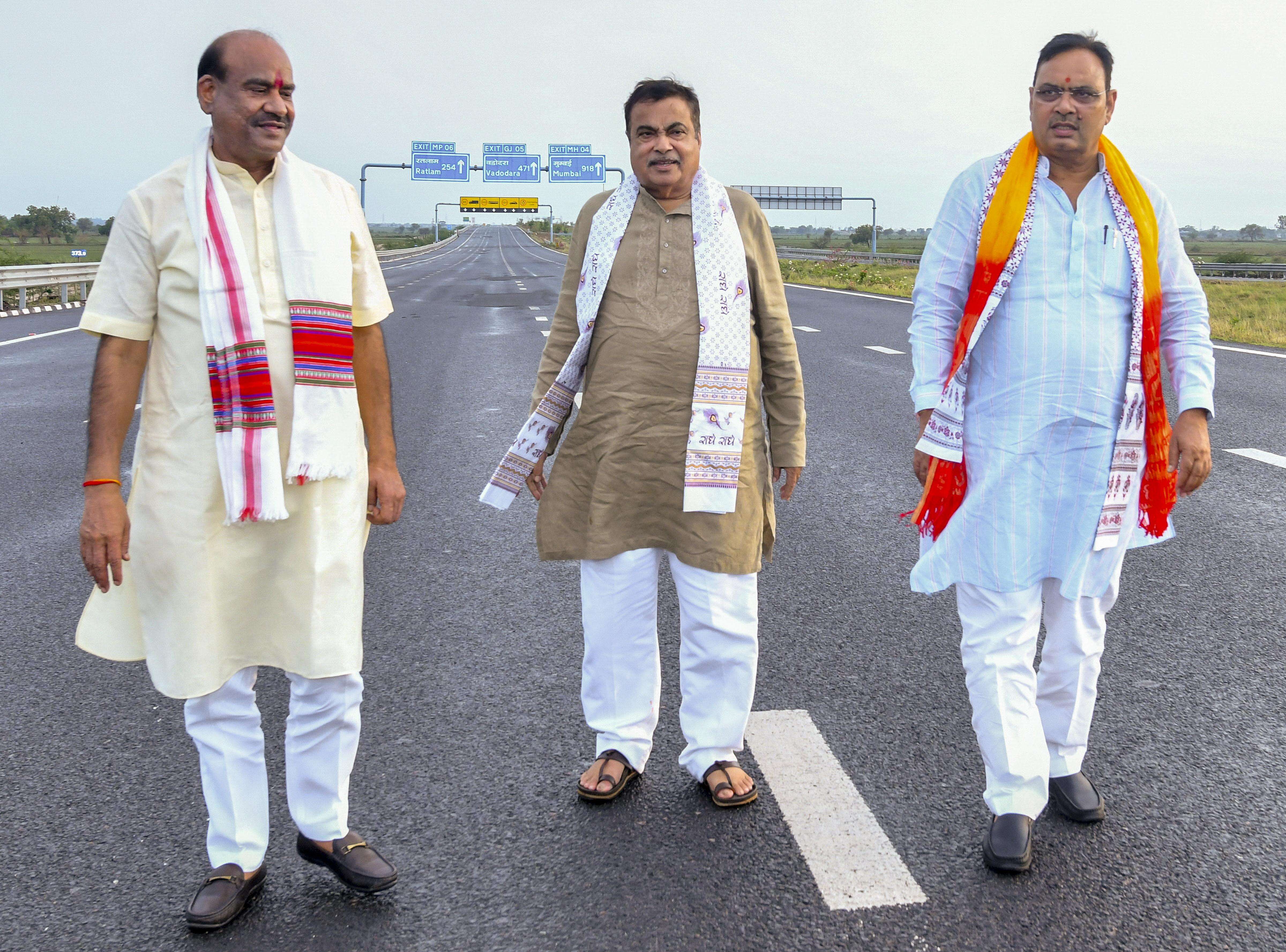 Nitin Gadkari sets two-year deadline for Delhi–Mumbai expressway; announces Rs 16,551 crore for Kota