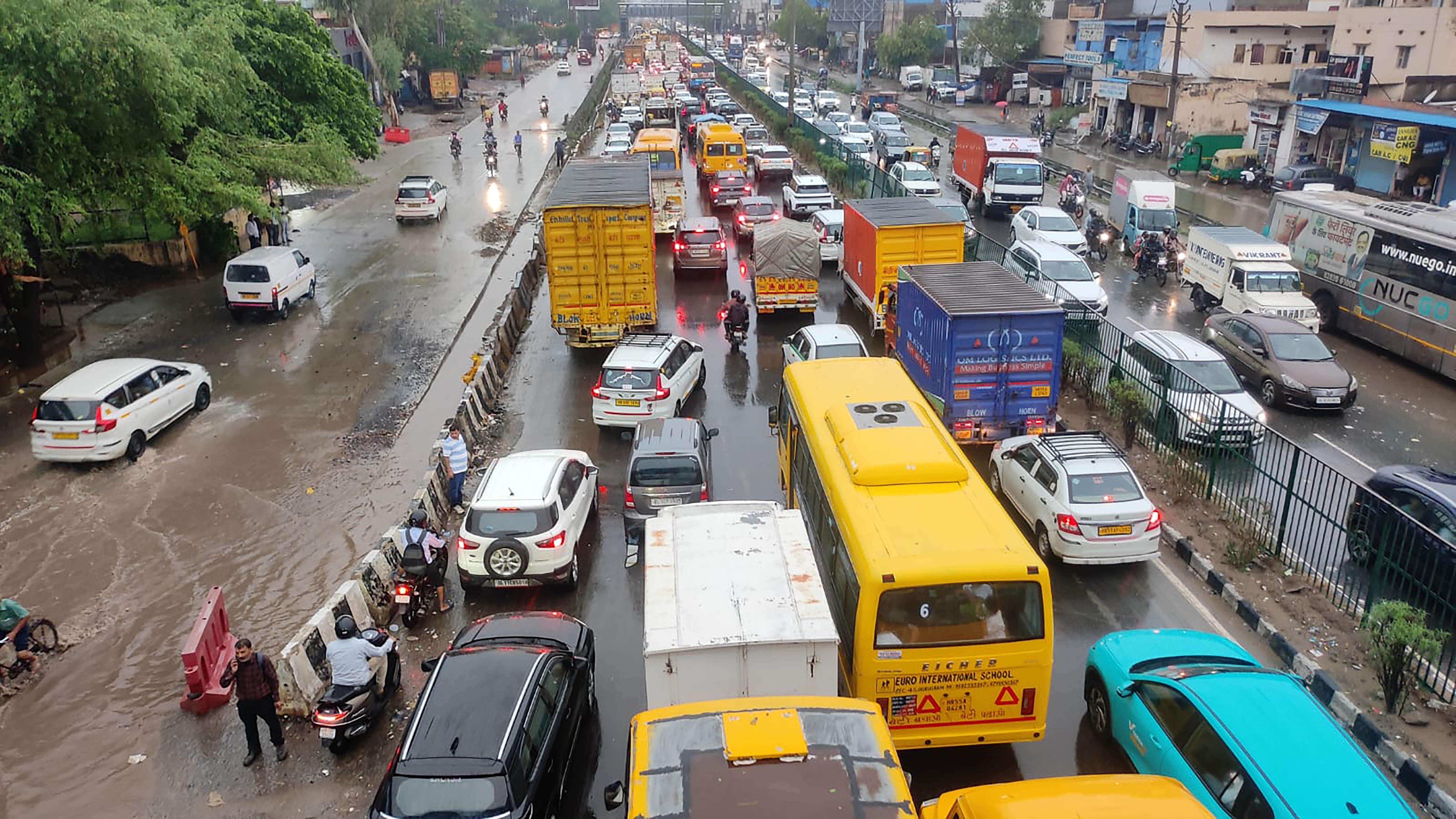 SCHOOL_BUS_TRAFFIC-1.jpg