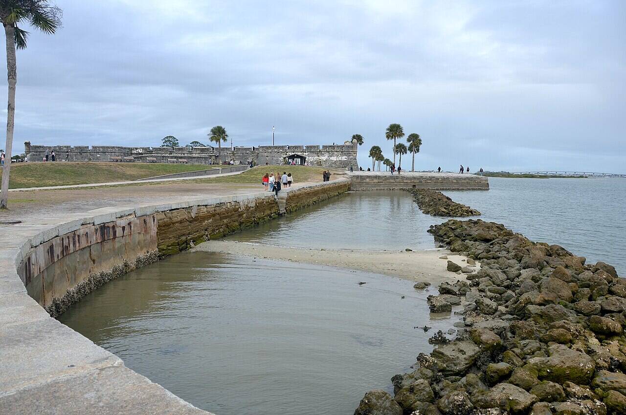 Wikimedia Commons Seawall_south_of_Castillo_de_San_Marcos_National_Monument