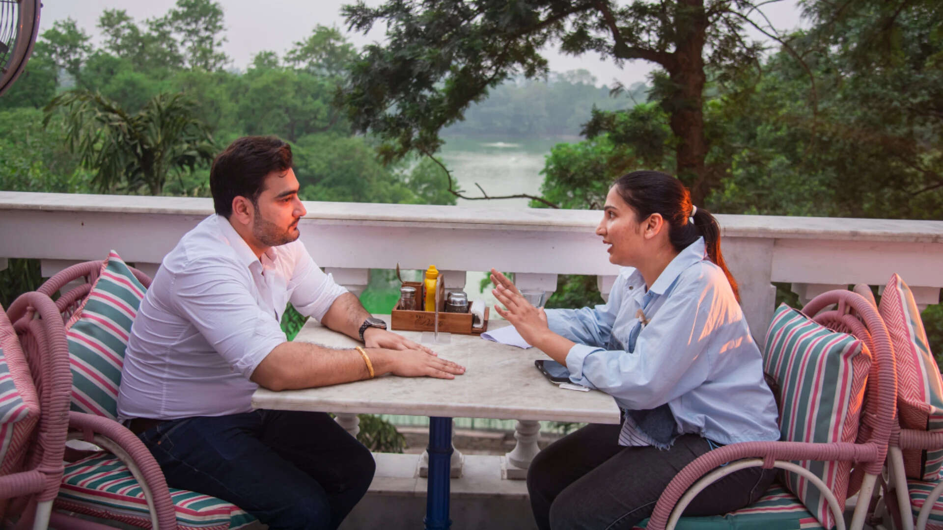 Lighthearted conversations and activities helped break the ice. The scenic backdrop of Hauz Khas set the mood