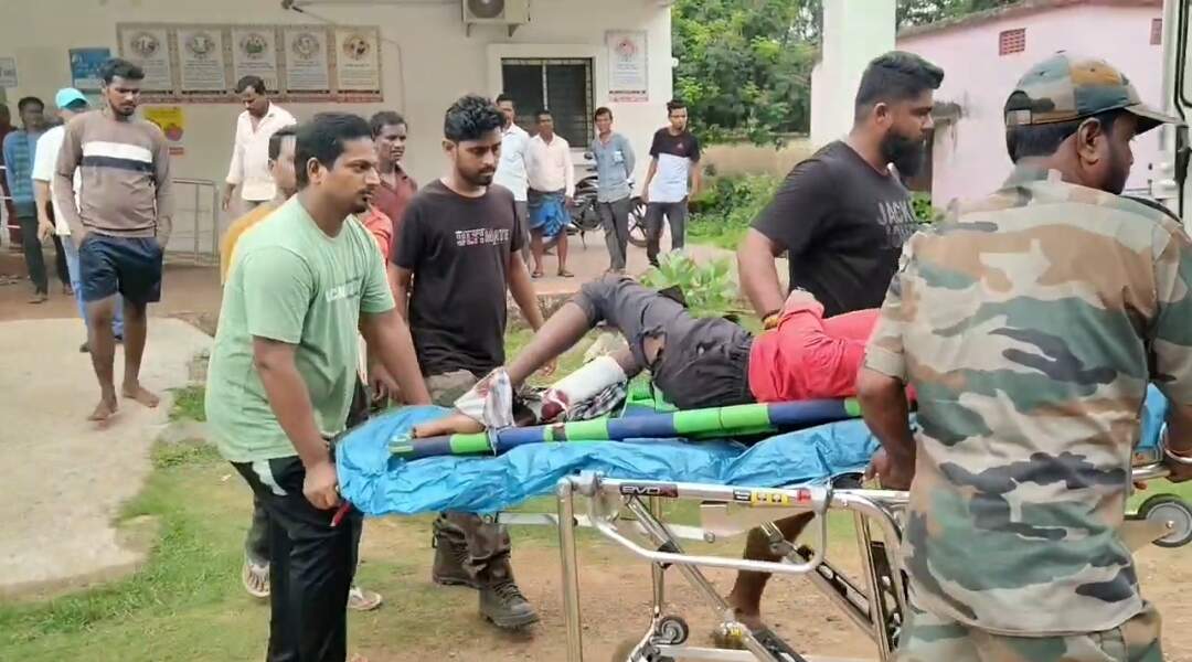 d0c7da20-5aee-4c0c-a79e-773093acf95f_Kjr_Injured_man_in_bike_and_deer_accident.jpg