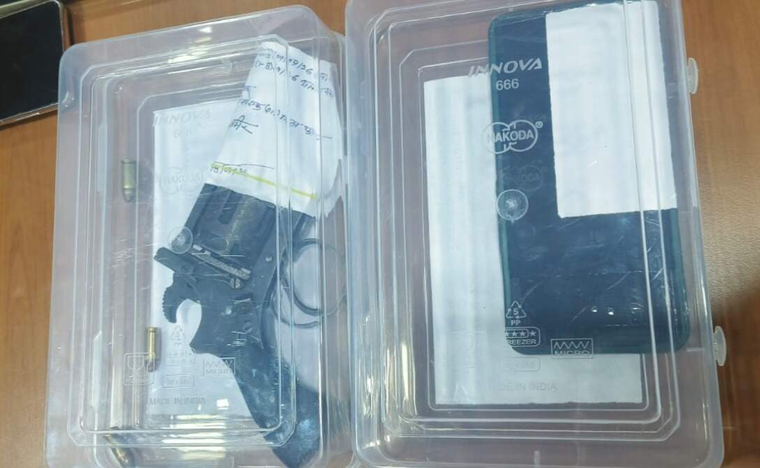 4548e781-cbf6-4e34-b2d1-9135fdb6f7fa_Recovered_country_made_revolver.Vishvendu_Jaipuriar.jpg