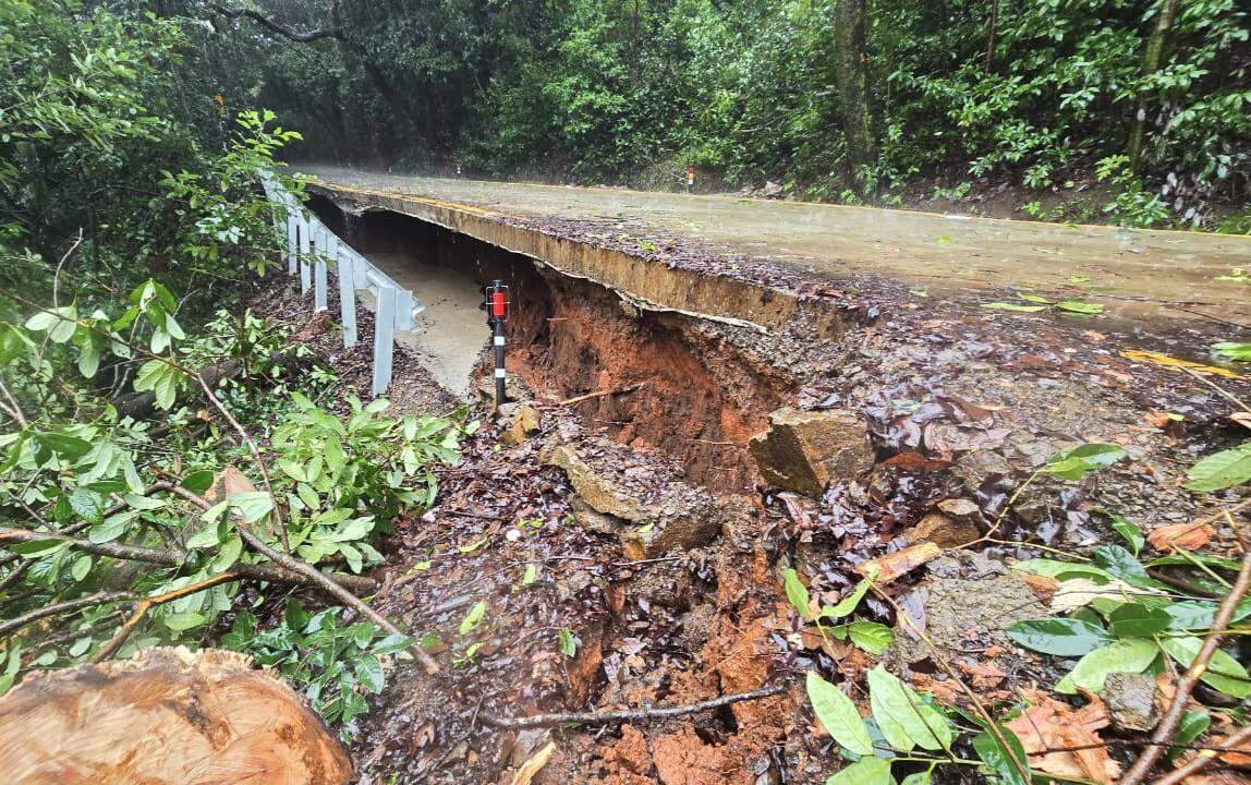 Soil erosion and a road cave-in on the route to Lodwick Point in Mahabaleshwar have made traffic movement risky 1002184312.jpg