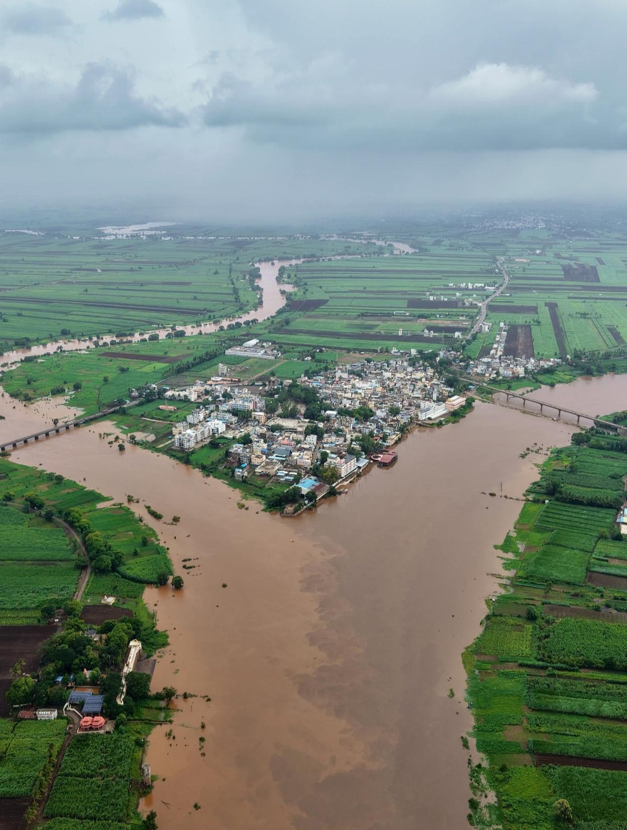Drone image of the confluence of the Krishna and Panchaganga rivers spreading into surrounding fields near the Nrusinhawadi Datta temple in Shirol tehsil, Kolhapur district 1002184391.jpg