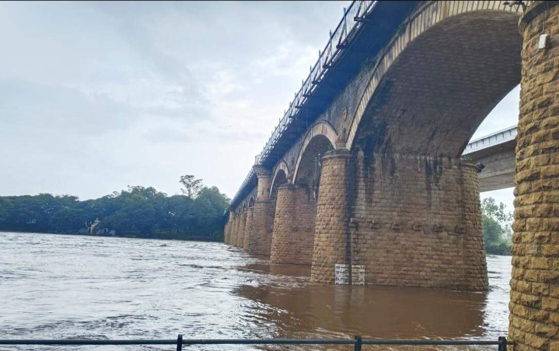 Water level of the Krishna river at Irwin Bridge in Sangli city rose by 4 feet in 24 hours due to incessant rains in the river’s upper basin 1002184308.jpg