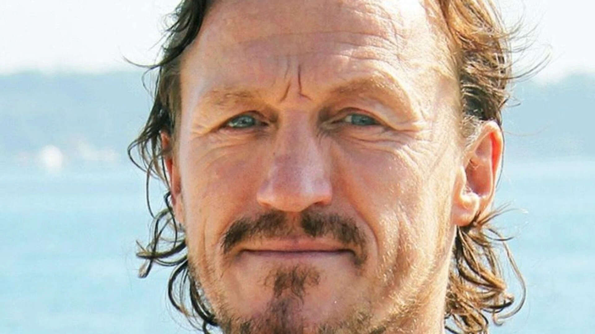  Earth</em> cast​<br>