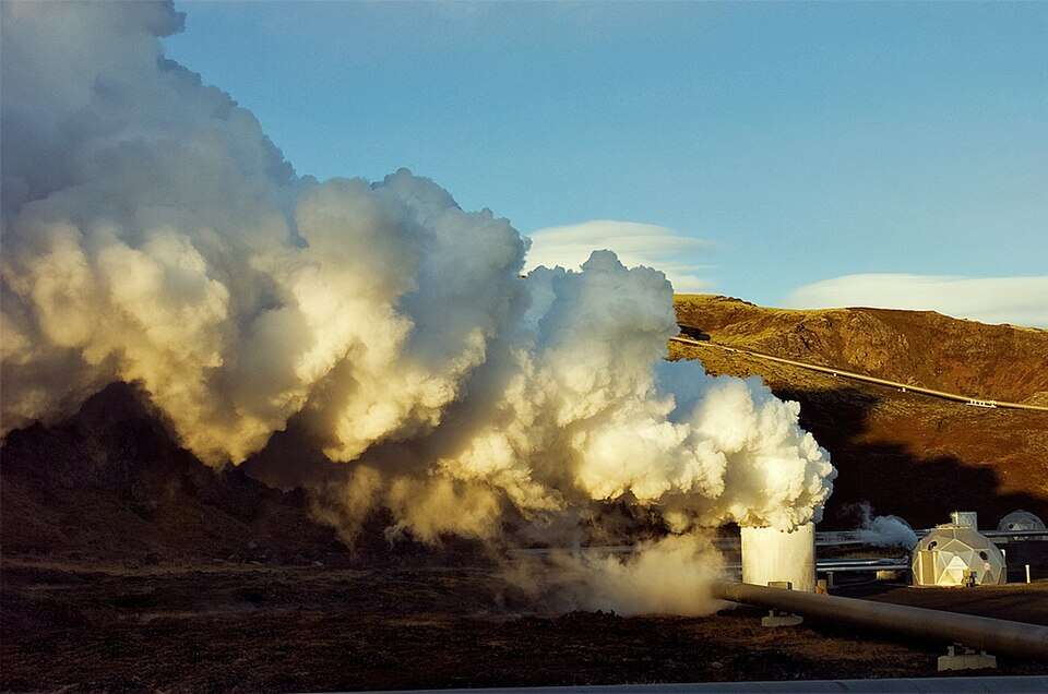 Geothermal-power_(4132279118)